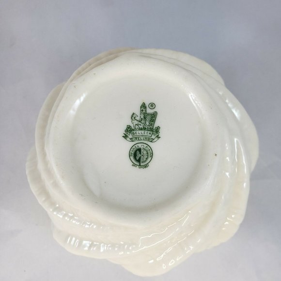 Belleek Small Cream Colored Swirl Twisted Shell Vase 6th Mark Ireland - Picture 6 of 6